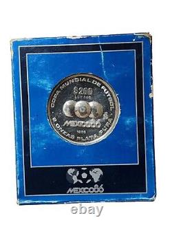 1986 MEXICO 200 PESOS COPA MUNDIAL FUTBOL SILVER COIN 2 oz NICE Lovely