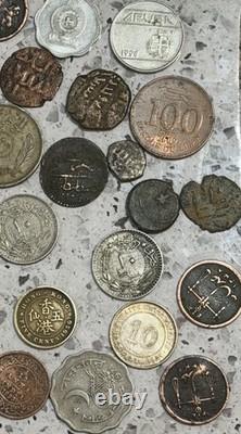 Lot Of 32 Coins Of India, Near East, East Indies, SE Asia, Islamic Etc